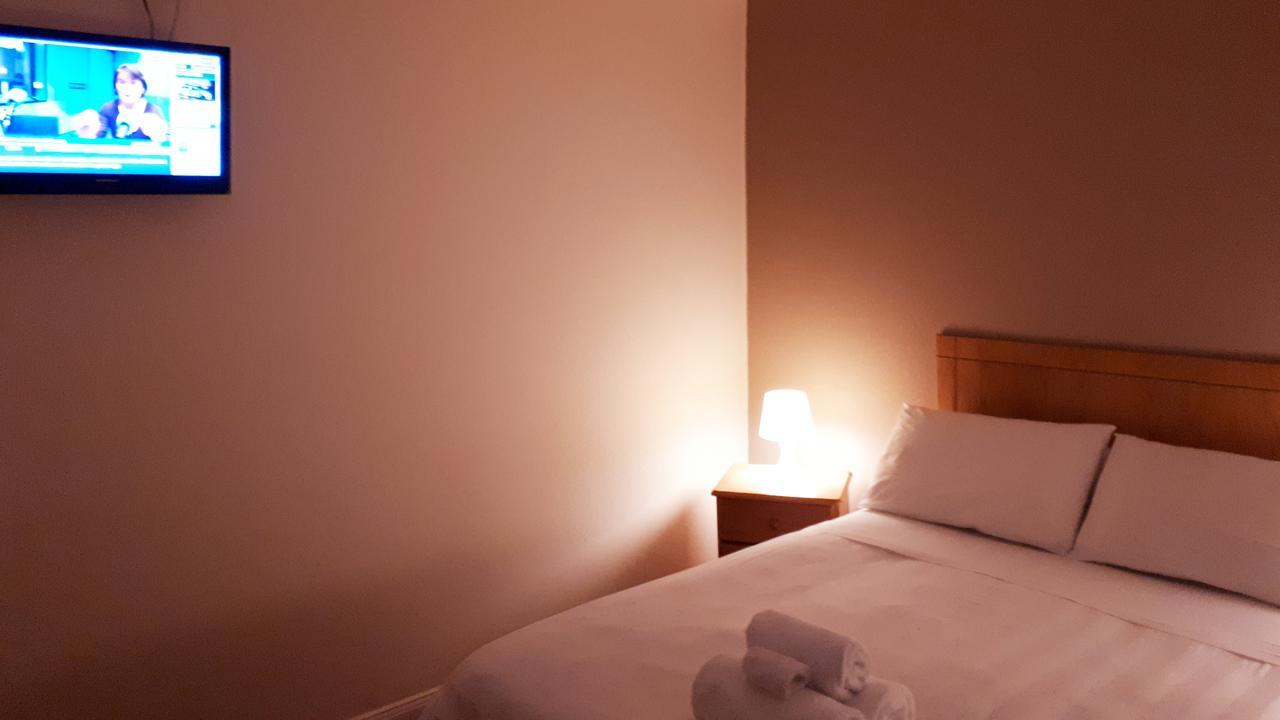 Bank House Guesthouse バンドラン エクステリア 写真